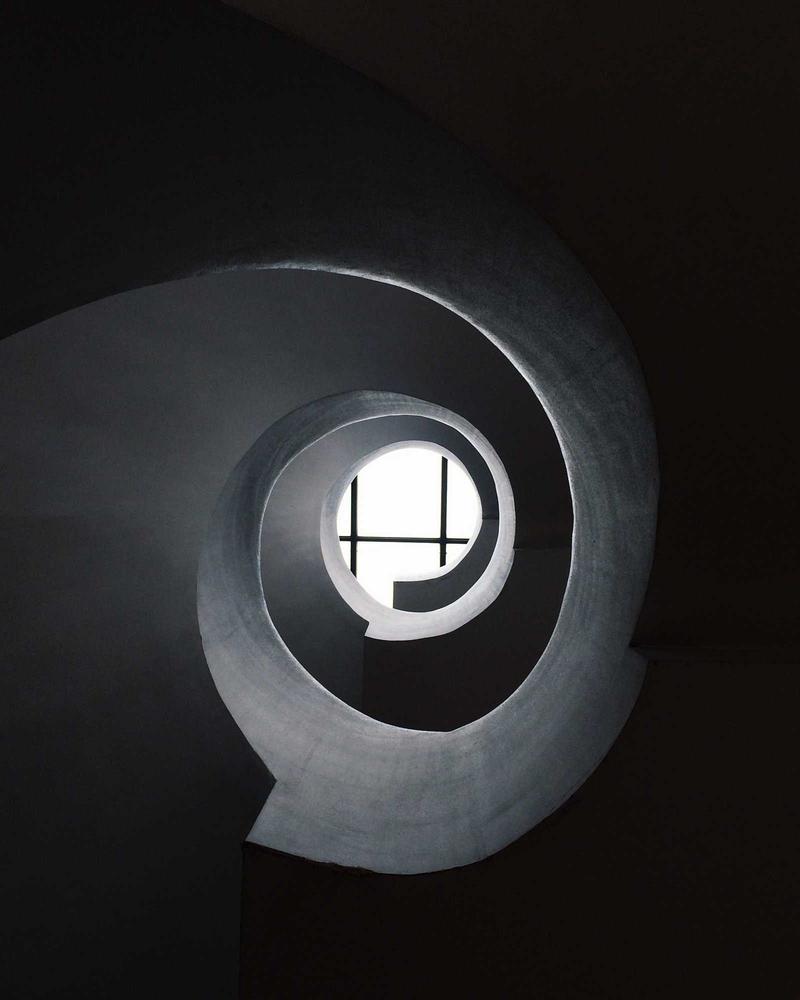 Blush rose three-tier wedding cake